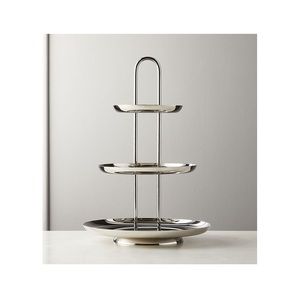 Support à gâteau décoratif conçu pour présenter des desserts, des cupcakes et des friandises avec une beauté, une solidité et un style de cuisine élégant - Product Image 2