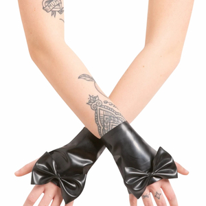 ถุงมือข้อมือ PU สีดำพร้อมดีไซน์โบว์สไตล์พังก์สำหรับใส่ไปงานปาร์ตี้ - Product Image 4