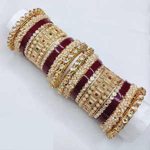 Radiant Kundan Stone & Pearl Acrylique Ensemble de bracelets de mariée Bijoux de luxe pour les mariages et les tenues de fête Bracelets de créateur pour femmes - Product Image 1