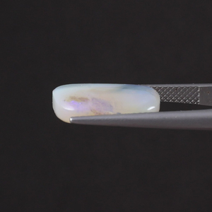 โอปอลธรรมชาติคุณภาพดี รับรองโดย IGI สีขาว น้ำหนัก 7.15 กะรัต รูปทรงคุชชั่น ขนาด 16.5x13 มม. ขัดเงาด้วยมือ สีอ่อน - Product Image 2