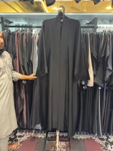 Abaya noire de Dubaï à manches longues, longueur ras du sol, magnifique abaya de Dubaï pour femmes, travail manuel, tenue islamique traditionnelle. - Product Image 2