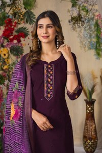 Conjunto de Kurti y Pantalón de Seda Romana de Viscosa al por Mayor con Bordado Multihilo, Ropa Étnica India Premium para Exportación - Product Image 4