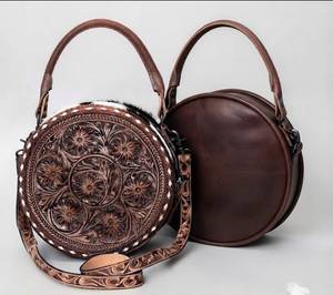 Bolso Bandolera de Cuero Impermeable para Mujer STAR HOMETEX, Diseño Artesanal con Geometría Intrincada y Perla Frontal - Product Image 2