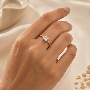 Anillo de compromiso de oro rosa con pavé retorcido y diamantes de moissanita de corte pera y ovalado de 1 quilate |   Anillo de novia único con doble piedra - Product Image 5