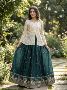Conjunto de Lehenga Choli de Seda Verde y Vino Fendy con Bordado Zari para Mujer, Ropa Festiva para Bodas - Product Image 3