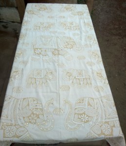 ผ้าปูโต๊ะปักมือด้วยดิ้นทอง ผ้าปูโต๊ะรับประทานอาหารปักมือ ของตกแต่งโต๊ะคริสต์มาสทำมือ - Product Image 2