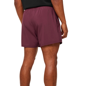 Shorts de sport athlétiques pour hommes, 5 pouces, légers, pour l'entraînement et la performance, couleur bordeaux intense - Product Image 2