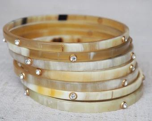 Bracelet en corne artisanal de qualité supérieure pour femmes, bijoux en corne de buffle naturelle avec finition polie lisse - Product Image 5