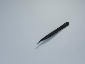 Pinzas para Extensión de Pestañas de Volumen Curvas de Color Negro, Antideslizantes, de Acero Inoxidable, con Punta Suave - Product Image 2