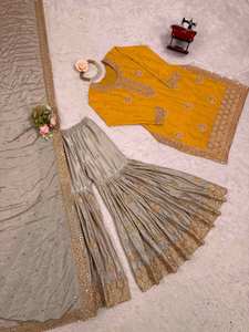 Nouvel ensemble de costume Sharara pakistanais de créateur, en soie Chinon lourde traditionnelle avec broderie de sequins chinois, réversible et infroissable - Product Image 6