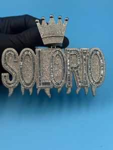 จี้ห้อยคอแบบกำหนดเอง เงินแท้ 925 ชุบทอง ประดับเพชรโมอิสซาไนต์ VVS ผ่านการทดสอบเพชร จี้รูปตัวอักษร สไตล์ฮิปฮอป จี้รูปมงกุฎ - Product Image 3