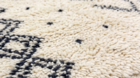 DECORDEC Tapis shag géométrique botanique ivoire et bleu marine à motifs de feuilles, franges, écologique, antidérapant, en laine tuftée à la main, à poils épais pour