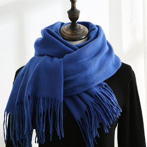 Châle long carré en polyester couleur unie marron avec franges, unisexe, pour l'automne et l'hiver, idéal comme cadeau - Product Image 4