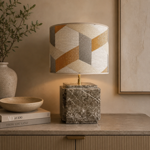 Lámpara de Mesa de Mármol Premium Diseñada con Patrones Contemporáneos Distintivos, Construcción Duradera e Iluminación Equilibrada - Product Image 1
