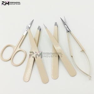 Pinzas para Cejas RMI, Producto Más Popular, Color Nude con Recubrimiento en Polvo / Punta Plateada de Acero Inoxidable con Resorte / Set de Tijeras para Cutículas - Product Image 3