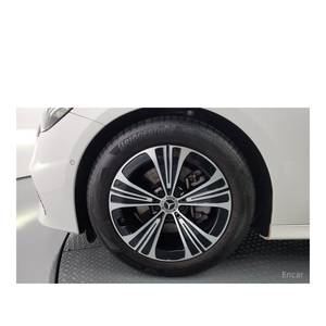 Mercedes-Benz Classe E E200 Avantgarde 2024, 8 745 km, boîte automatique, conduite à gauche, caméra de recul - Product Image 5