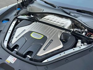 Offre Parfaite Voiture d'Occasion Porsche Panamera Turbo S E-Hybrid 2023 Prête à être expédiée dans le monde entier - Product Image 4