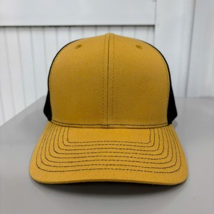 Gorra Trucker Amarilla de Corona Alta con Malla Negra Ajustable para Hombre y Mujer, Estilo Urbano, Hecha en Vietnam - Product Image 1