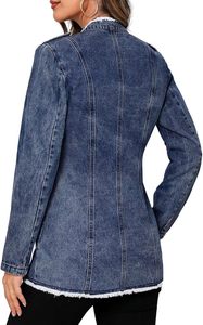 Chaqueta larga de mezclilla vintage lavada para mujer con ribete deshilachado - Product Image 2