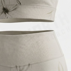 Ensemble de yoga pour femmes, vêtements de sport décontractés sans couture, dernière conception, sur mesure, pour la gym, le fitness et les exercices - Product Image 5