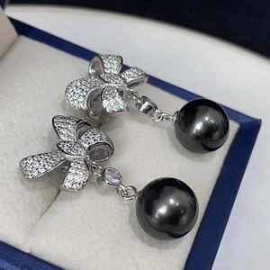 Pendientes Largos de Plata 925 con Perla Negra Natural, Estilo Pequeño y Elegante, Versátiles y a la Moda, 10-9 mm, Casi Impecables - Product Image 2