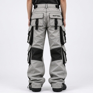 Pantalon cargo gris et noir pour homme avec plusieurs poches utilitaires, bretelles réglables, détails zippés, coupe décontractée, vêtements streetwear - Product Image 2