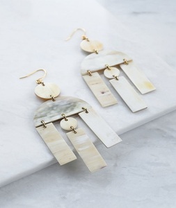 Pendientes de Cuerno de Búfalo Natural Premium, Hechos a Mano, Pulidos y Tallados, Ecológicos, con Forma Natural y Temática Animal, F S International - Product Image 2
