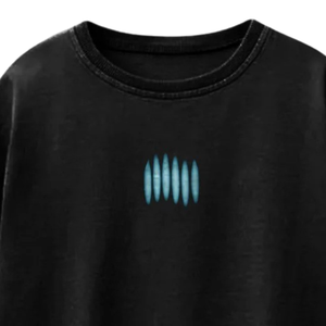 Camiseta Gráfica Negra Oversize de Algodón Personalizada con Diseño Minimalista de Bala Azul – Camiseta Casual Unisex de Estilo Urbano para Hombre y Mujer - Product Image 3