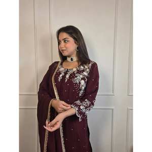 Ensemble haut-bas et dupatta pour femmes, élégant et stylé, pour les occasions spéciales - Product Image 3