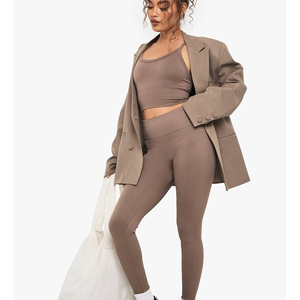 Conjunto de Yoga Elástico al por Mayor: Sujetador Deportivo de Tiras Finas y Leggings Largos Transpirables de Poliéster y Spandex para Mujer, Set de 2 Piezas - Product Image 1