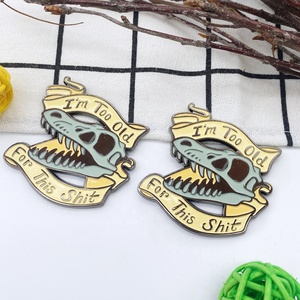 Épinglettes personnalisées en émail doux vert brillant - Product Image 3