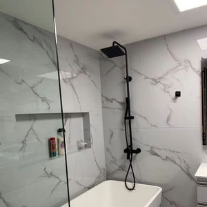 Moderna Losa Grande de PVC con Recubrimiento UV, Imitación Mármol Travertino, Resistente al Fuego, Antiestática, Ecológica, Impermeable, para Sala de Estar y Entretenimiento - Product Image 4