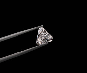 Diamante de Laboratorio de Corte Trillón de 2.05 CT, Color Fantasía D, Perforado con Láser, Certificado IGI, Piedra Suelta para Anillo o Colgante - Product Image 2