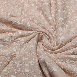 Tissu brodé de qualité supérieure conçu pour la mode moderne et les collections de vêtements élégants. Ce tissu présente de belles qualités. - Product Image 3