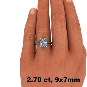 Anillo de compromiso de moissanita radiante de 2.7 CT de calidad premium y anillo con incrustaciones de piedras laterales en oro macizo de 14K - Product Image 5