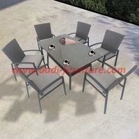 Ensemble de salle à manger de jardin en rotin PE, 7 pièces, 6 chaises avec table rectangulaire en verre pour usage extérieur dans la cour ou le jardin