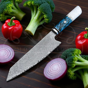 Couteau de chef japonais en acier Damas forgé à la main, lame Damas premium de 8 pouces, pour une tranchance durable. - Product Image 3