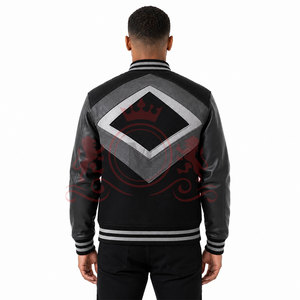 Chaqueta Letterman Negra y Gris de Estilo Fresco, Diseño Moderno con Paneles, Prenda Cómoda de Moda Urbana - Product Image 3