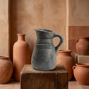 Vase-pichet en céramique rustique gris foncé Roso L, fait main en terre cuite, vase décoratif de table personnalisable pour la maison et l'hôtel - Product Image 3
