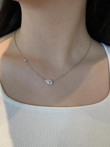 Collar con Colgante de Moissanita Brillante en Forma de Luna Plateada de Lujo ZAWO HOUSE, Cadena Chapada en Oro y Rodio para Regalo de Boda o Fiesta - Product Image 4