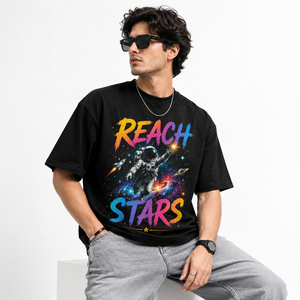 Camiseta Negra para Hombre con Estampado de Astronauta Reach The Stars, Manga Corta, Cuello Redondo, Corte Regular, Informal, 100% Algodón Jersey, Transpirable - Product Image 2