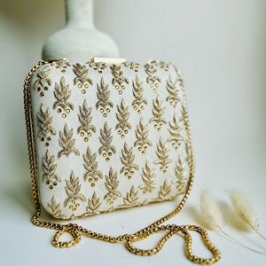 กระเป๋าคลัทช์งานปักคริสตัลเพชรประดับมุกสำหรับงานเลี้ยงงานแต่งงาน ทำมืออย่างดี - Product Image 3