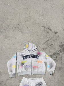 Ensemble de survêtement Gucha Sports pour homme, comprenant un sweat à capuche avec patch brodé personnalisé effet vieilli et un short de jogging en coton, style délavé à l'acide et vintage, idéal pour l'été. - Product Image 3