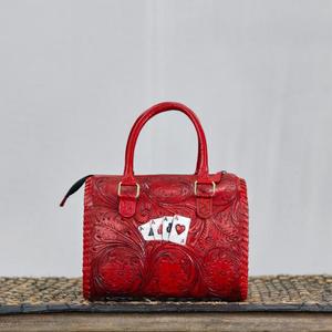 Bolsa de Viaje de Cuero Rojo de Lujo, con Asa Superior, Cierre de Cremallera, Diseño Floral Repujado, Duradera, Gran Capacidad, Ligera - Product Image 1
