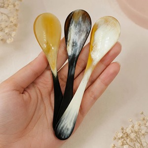 Cuchara de cuerno de búfalo natural hecha a mano, mango largo, pulido espejo, patrón multicolor, diseño creativo y duradero, elegante cubiertos de mesa. - Product Image 1