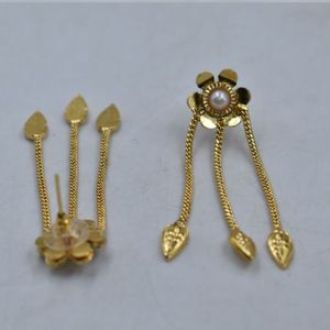 Pendientes de aro con tachuelas de latón con acabado dorado mate, hechos a mano, de última moda para fiestas, para niñas y mujeres. - Product Image 3
