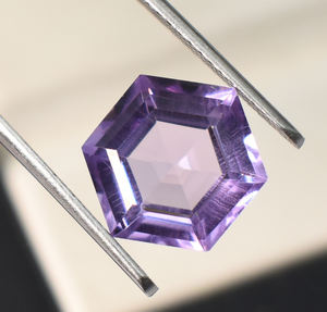 อเมทิสต์สีม่วงอ่อนเหลี่ยมเพชรพลอย6มม. ถึง20มม. ห้องปฏิบัติการสร้างพลอยอเมทิสสีม่วงหลวมสำหรับการทำเครื่องประดับ DIY - Product Image 5