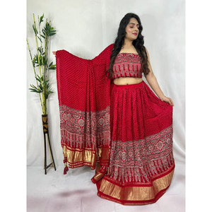 Elegante Lehenga Choli de Seda Pura sin Arrugas con Estampado Ajrakh para Bodas, Diwali y Fiestas - Product Image 1