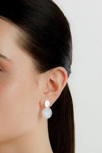 Boucles d'oreilles clous minimalistes en or massif 14 carats de style moderne, avec disque et diamant, bicolores, géométriques, élégantes, cadeau idéal - Product Image 5