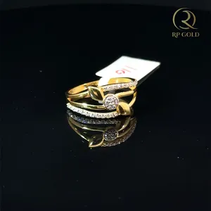 Bague élégante en or et diamants pour femme, design moderne et élégant, double alliance, bijoux étincelants pour tous les jours et les occasions spéciales - Product Image 2